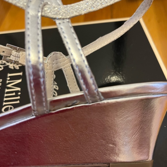 I Miller silver sparkle shoes size 9 1/2 M - Picture 4 of 6